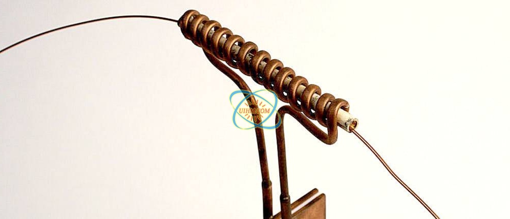 copper-wire-passing-through-coil