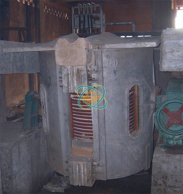 UM-1200KW-SCR-MF melting furnace