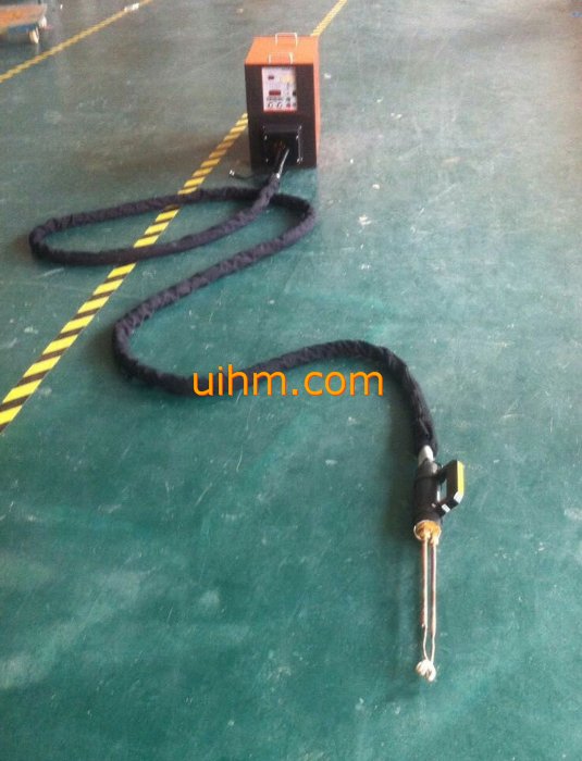 UM-10A-UHF with 5 meters flexible handheld induction coil