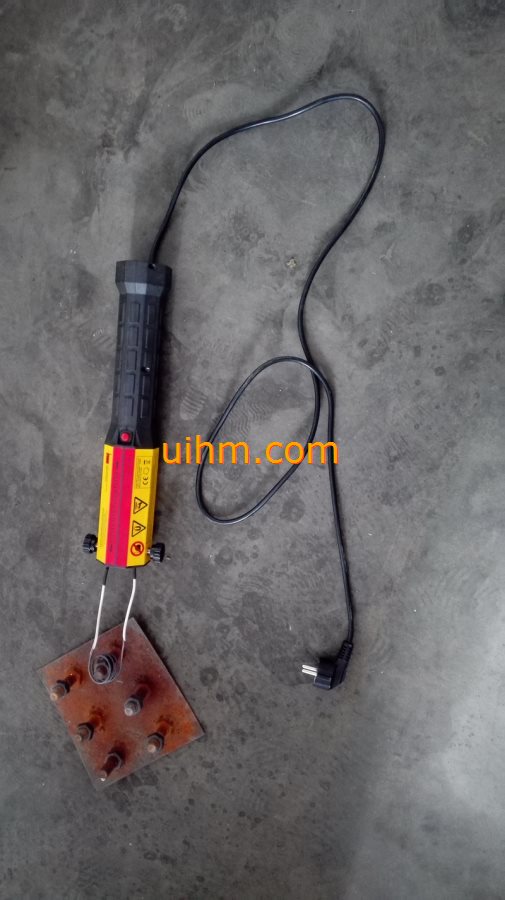 air cooled mini handheld 1KW induction heater for heating screws (2)