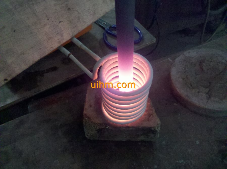 induction heating graphite rod by UHF machine (1)