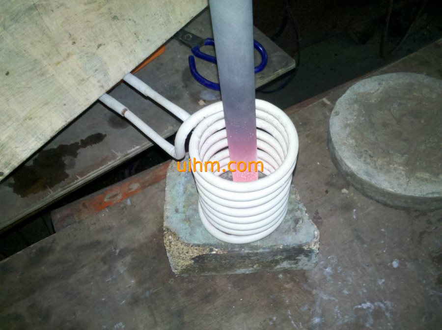 induction heating graphite rod by UHF machine (2)