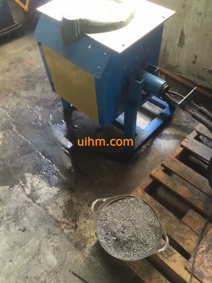 induction melting steel powder by tilting furnace and MF induction heater_4