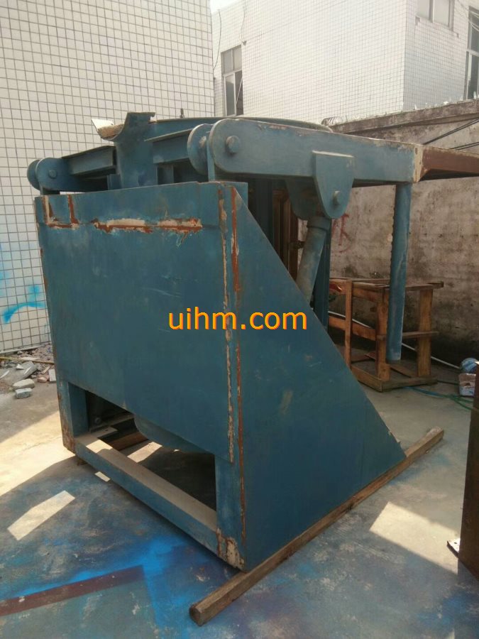 tilting furnace for MF SCR induction heaters (1)